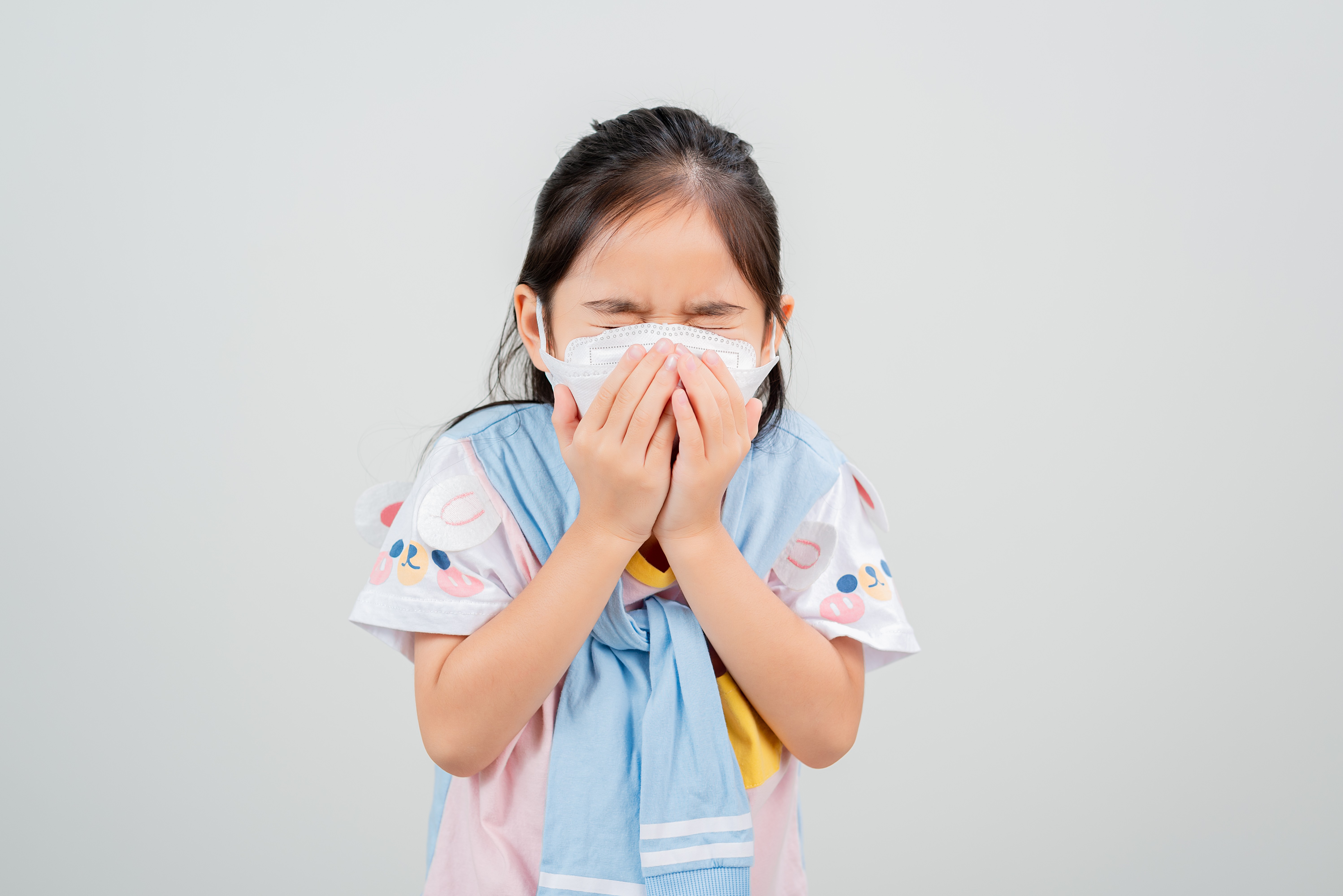anak mimisan, penyebab mimisan anak, cara mengatasi mimisan, pertolongan pertama mimisan, mimisan pada anak, Bunda, si Kecil